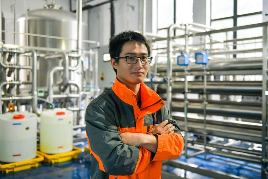 Saint-Gobain Plant Employee